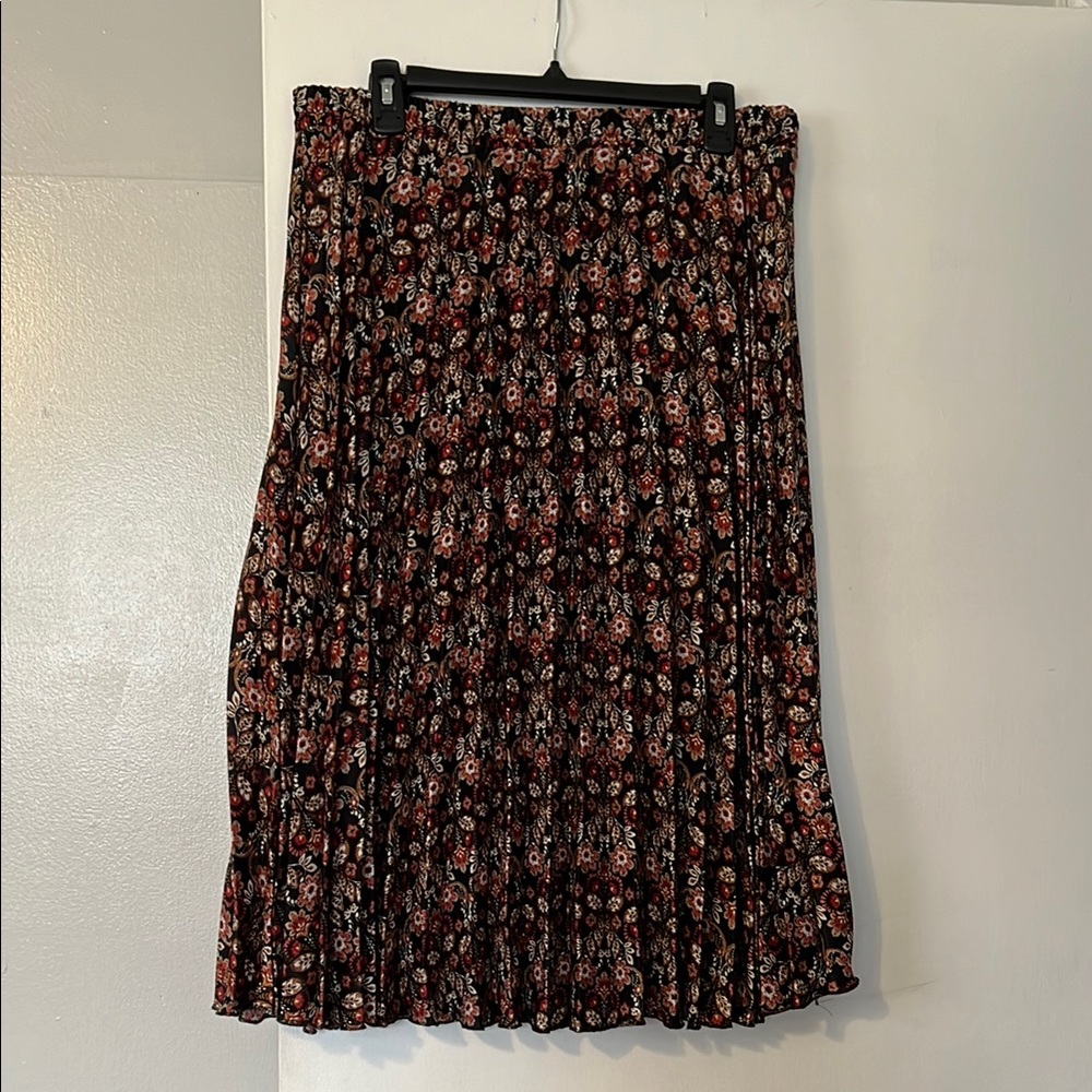 Floral Pleated Skirt - Black and Red